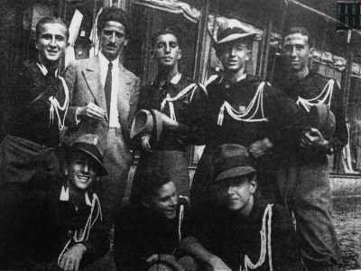 Nonostante l�aperta avversit� al Regime, l�affetto e la stima degli allievi nei suoi confronti fu tale che mai nessuno lo denunci� alle autorit�. Al contrario, molti credettero in questi ideali e, all�occupazione di Roma da parte dei Nazisti nel 1943, si unirono alla Resistenza